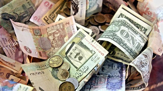 تباين أسعار العملات الأجنبية والعربية في البنوك اليوم الأربعاء 21 أبريل 2021