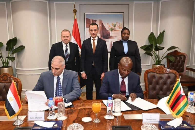 توقيع مذكرة تفاهم بين مصر وزيمبابوي لتوفير إسكان منخفض ومتوسط التكلفة