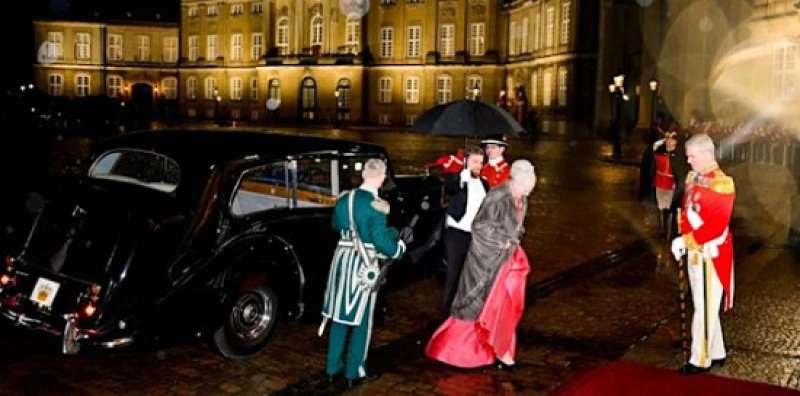 قبل تنازلها عن العرش.. العشاء الأخير لملكة الدنمارك في رأس السنة