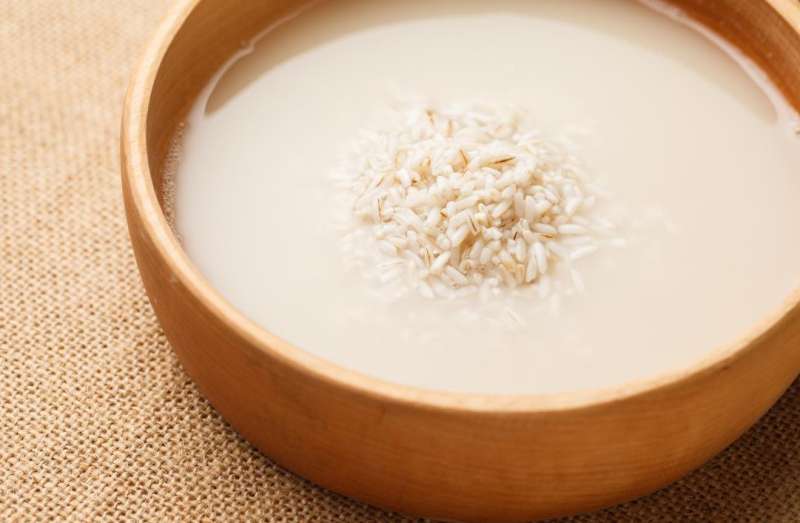 ماء الأرز هيحل مشاكل شعرك.. 3 وصفات سهلة جربيها في البيت