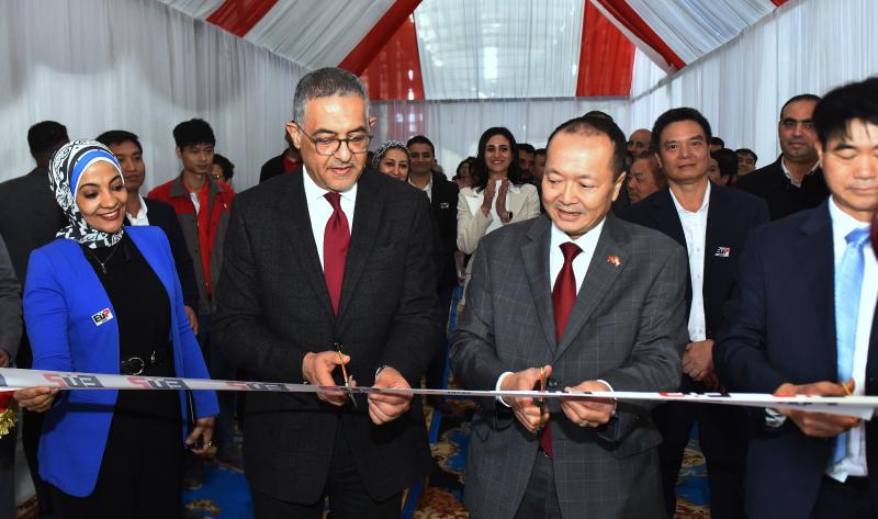 رئيس هيئة الاستثمار يفتتح أول مصنع باستثمارات فيتنامية 100%
