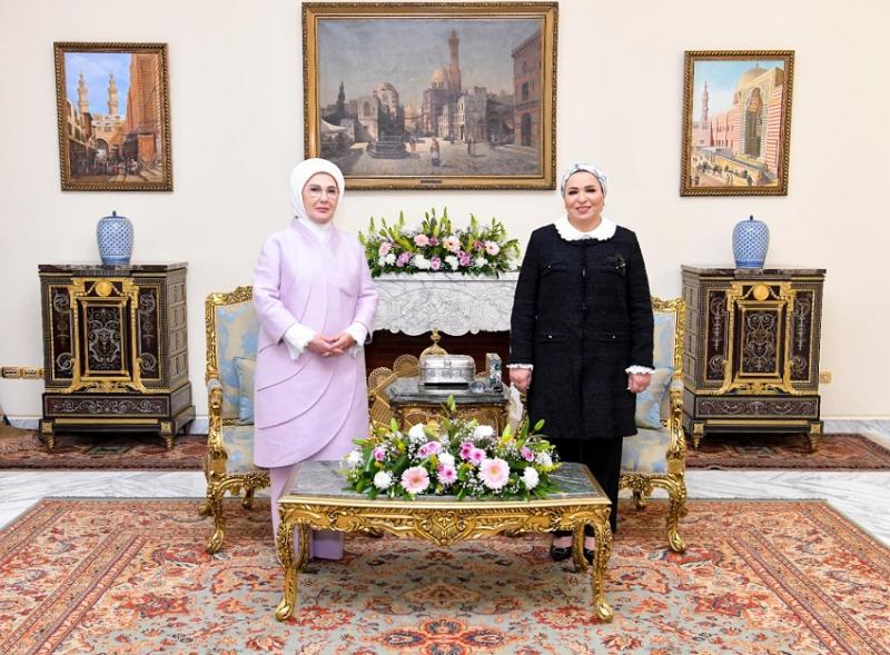 السيدة انتصار السيسي والسيدة أمينة أردوغان خلال لقائهما في قصر الإتحادية اليوم
