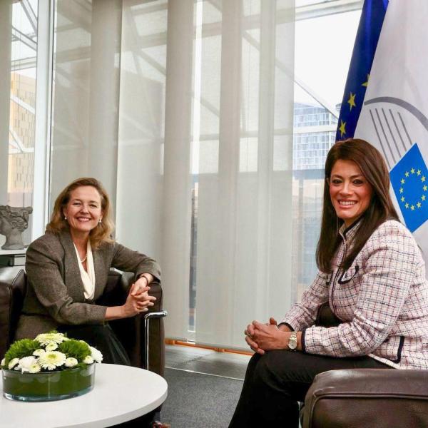 وزيرة التعاون الدولي مع رئيس بنك الاستثمار الأوروبي