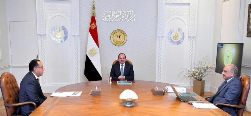 الرئيس عبد الفتاح السيسي خلال اجتماعه مع  رئيس مجلس الوزراء، ووزير قطاع الأعمال العام.