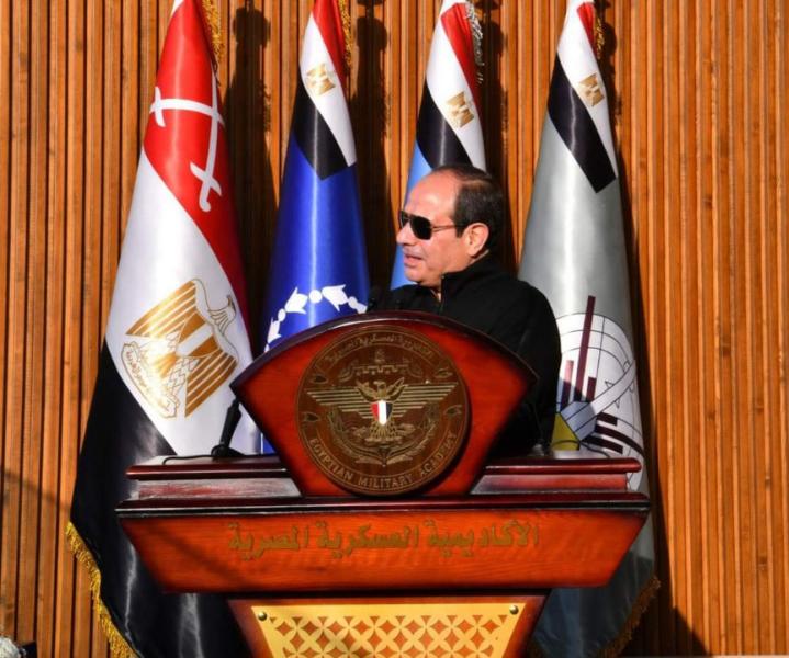 الرئيس يتفقد الأكاديمية العسكرية المصرية