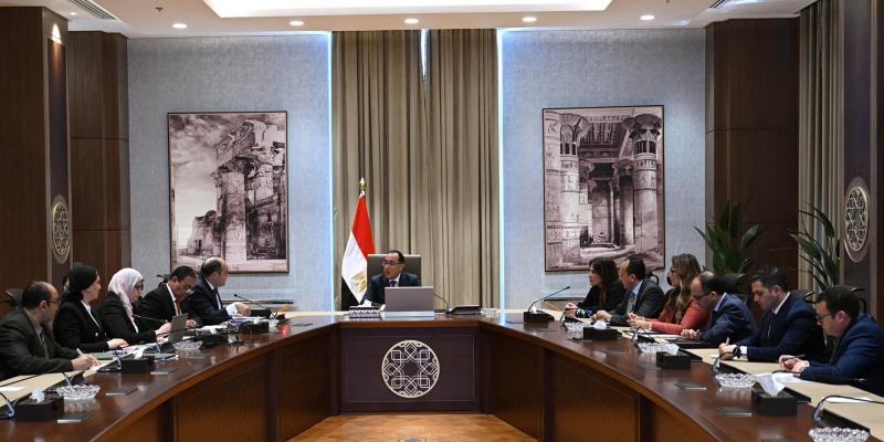رئيس الوزراء: مؤشرات إيجابية بشأن حجم التدفقات الدولارية من تحويلات المصريين بالخارج أو التنازل عن الدولار