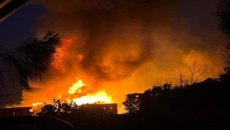 عاجل│ حريق ضخم في ستوديو الأهرام بالجيزة والحماية المدنية تحاول السيطرة عليه