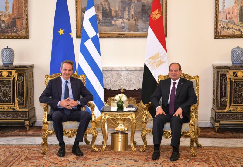 القمة المصرية الأوروبية│السيسي يبحث مع رئيس وزراء اليونان التعاون ويشدد على وقف النار في غزة