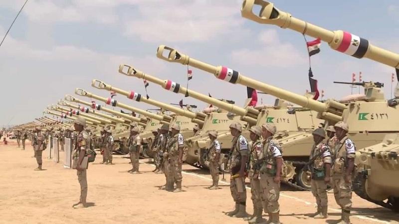 وزير الدفاع يشهد تنفيذ المرحلة الرئيسية لمشروع تكتيكى بجنود بالذخيرة الحية لإحدى وحدات الجيش الثانى الميدانى