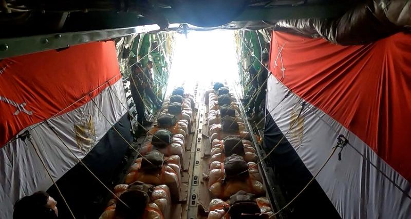 مصر تواصل أعمال الإسقاط الجوى اليومى للمساعدات الإنسانية والإغاثية على شمال قطاع غزة