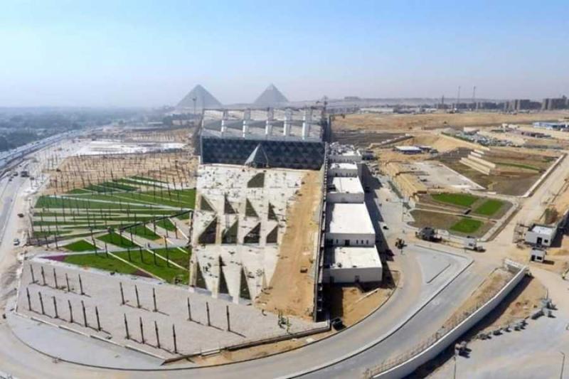مجلس الوزراء يوافق على توقيع عقد لتنفيذ الممشى السياحي الرابط بين المتحف المصري الكبير ومنطقة الأهرامات