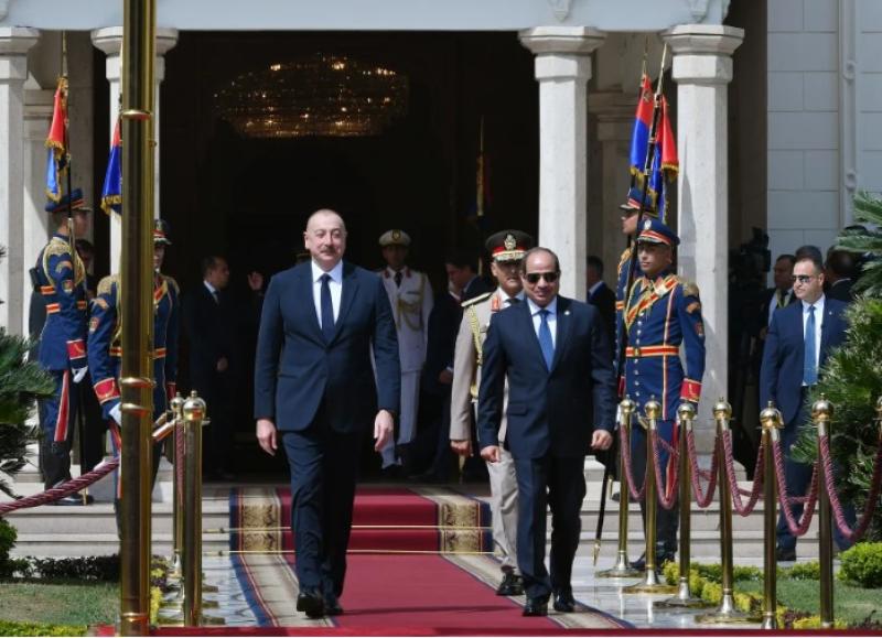 الصور الأولى لاستقبال الرئيس السيسي رئيس أذربيجان بقصر الاتحادية