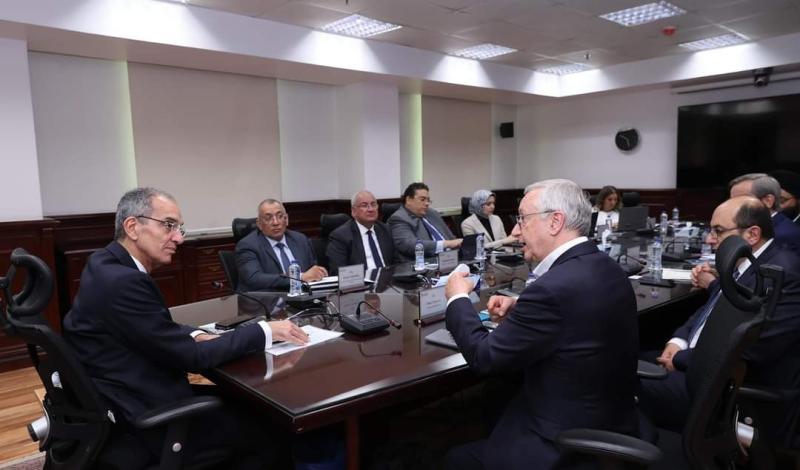 وزير الاتصالات يبحث مع شركة نوكيا خطط تصنيع الهواتف المحمولة فى مصر والتصدير للخارج