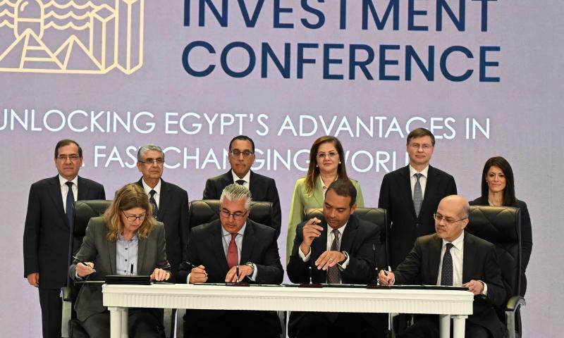رئيس الوزراء يشهد توقيع اتفاقية دراسة جدوى لتصنيع السيارات بشرق بورسعيد